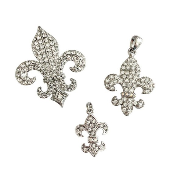 3 Rhinestone Fluer De Lis Pendants - Picture 1 of 2